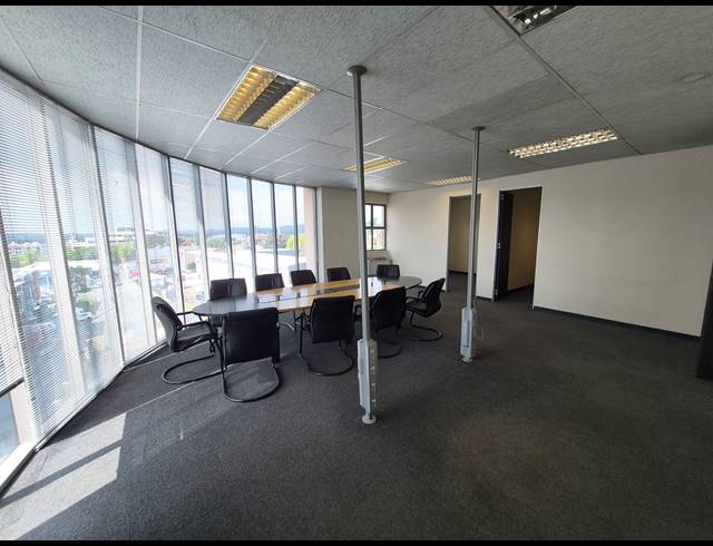 348M² OFFICE TO LET IN BRUMA